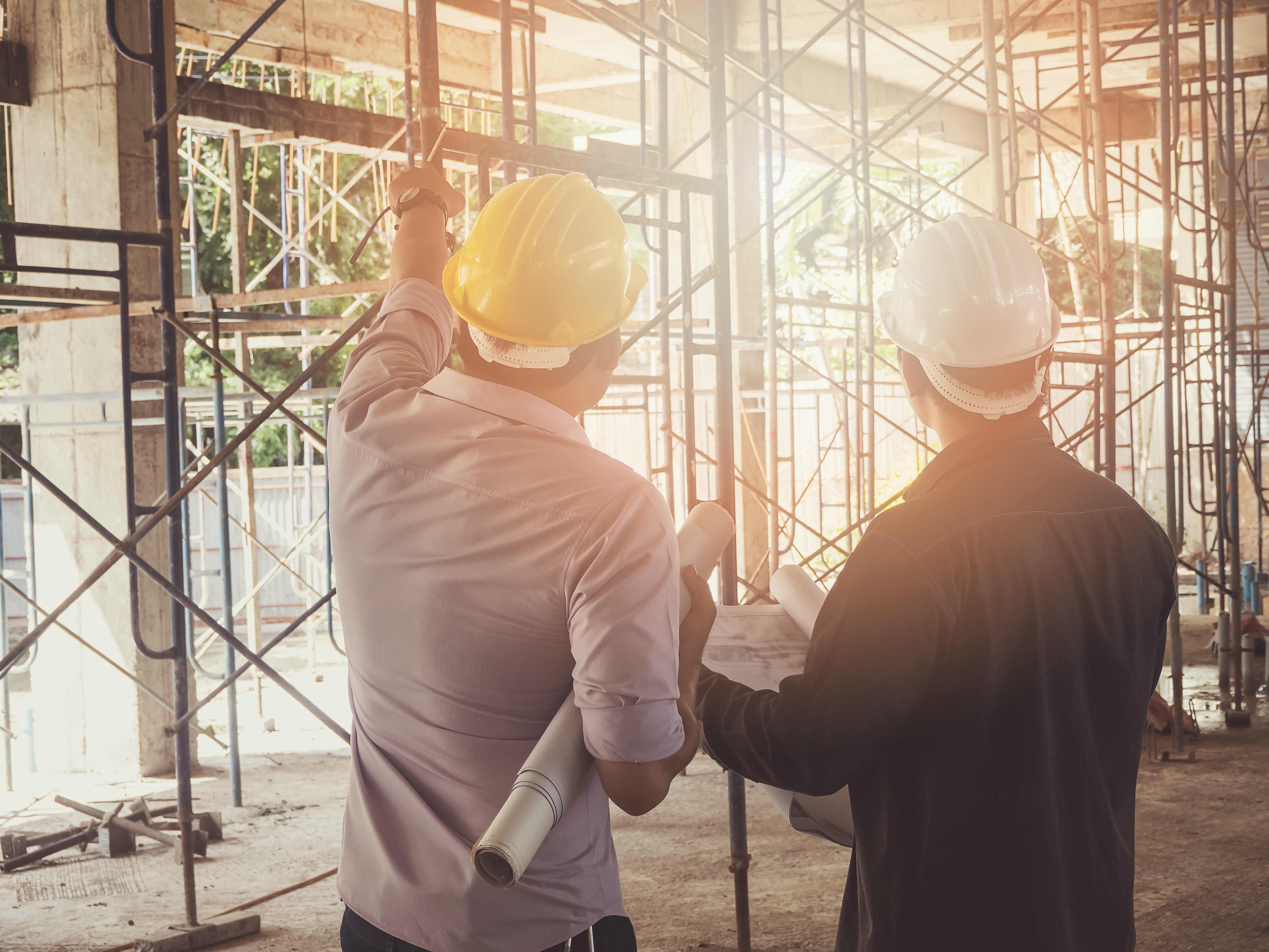 Bâtiments industriels : quelles sont les normes réglementaires pour la conception et l'aménagement des locaux de travail ?